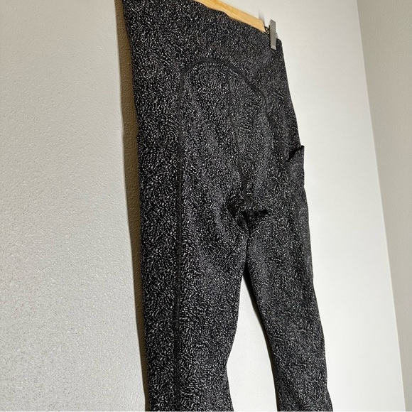 Athleta Ultimate Stash Pocket Textured 7/8 Leggings Black White Size M Women’s - Picture 8 of 10